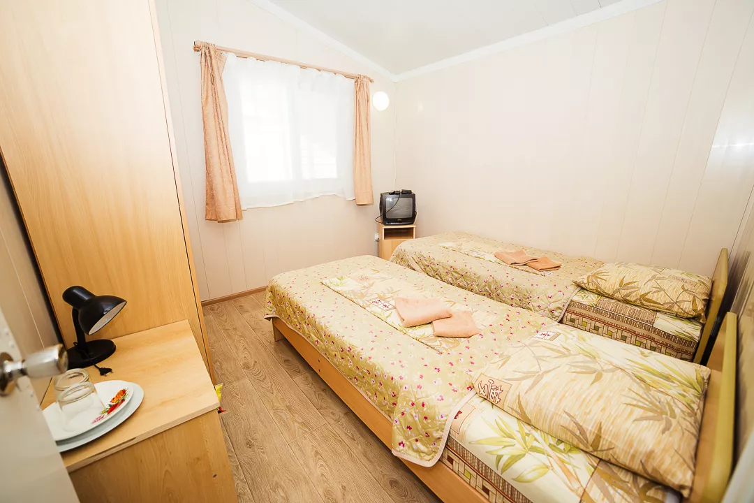 2-х местный номер с удобствами на блок. База отдыха "Чайка". Витязево 2-х местный номер с удобствами на блок. База отдыха "Чайка". Витязево