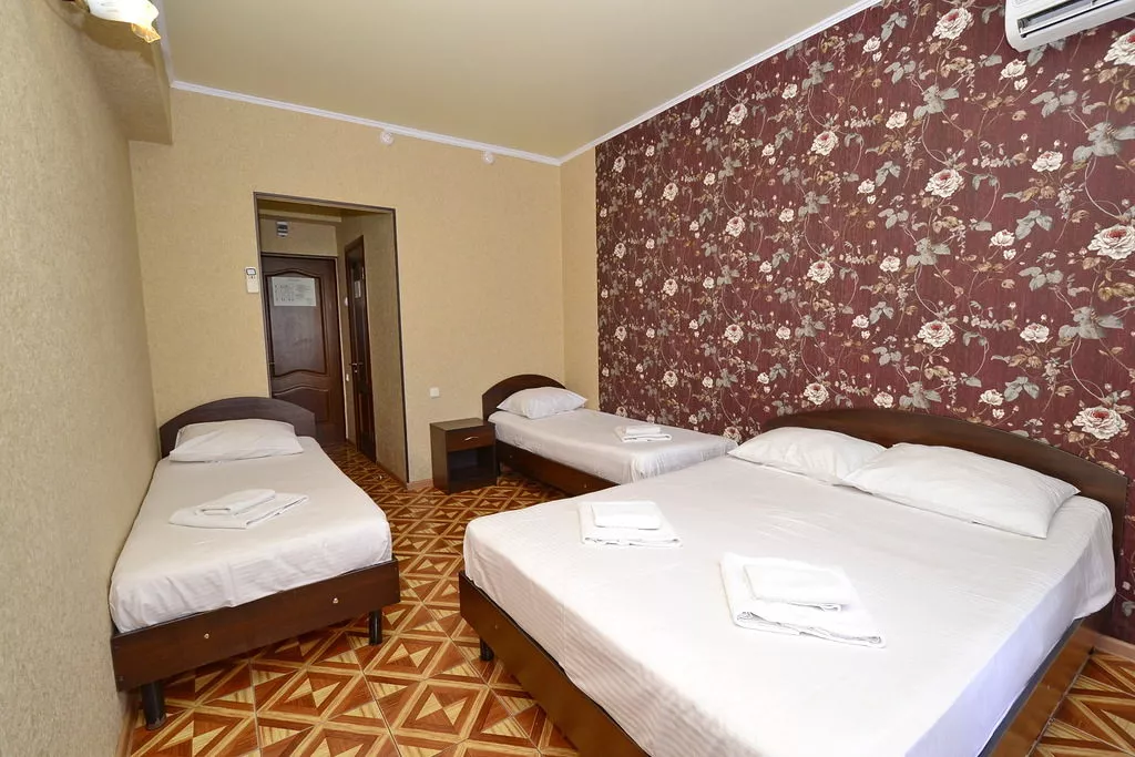 Четырехместный номер с балконом. Гостевой дом «Акрополь» - Витязево. Витязево