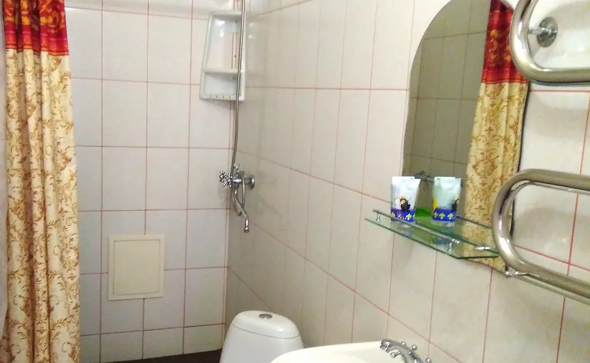 Четырёхместный номер на 3-м этаже. Гостевой дом "РОМАНТИКА". Лазаревское