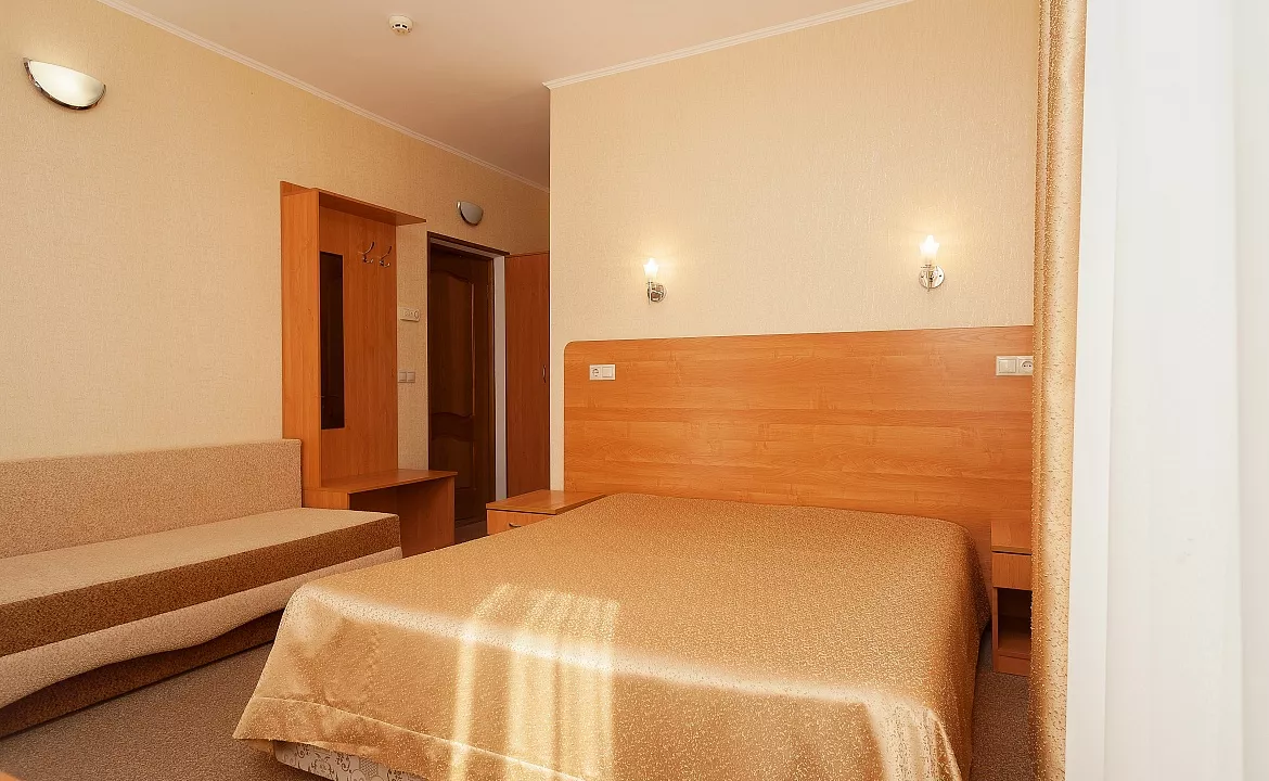 Двухместный  deluxe с диваном . Гостевой дом Дом у Моря ЛАКИ. Геленджик Двухместный  deluxe с диваном . Гостевой дом Дом у Моря ЛАКИ. Геленджик