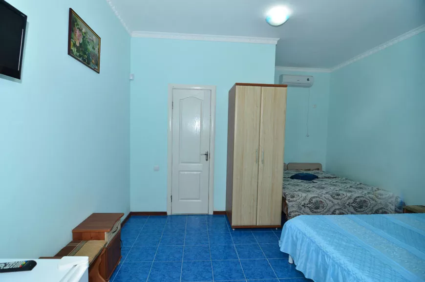 4-местный номер «Бирюзовый». Гостевой дом Гостевой дом «Радуга». Саки 4-местный номер «Бирюзовый». Гостевой дом Гостевой дом «Радуга». Саки