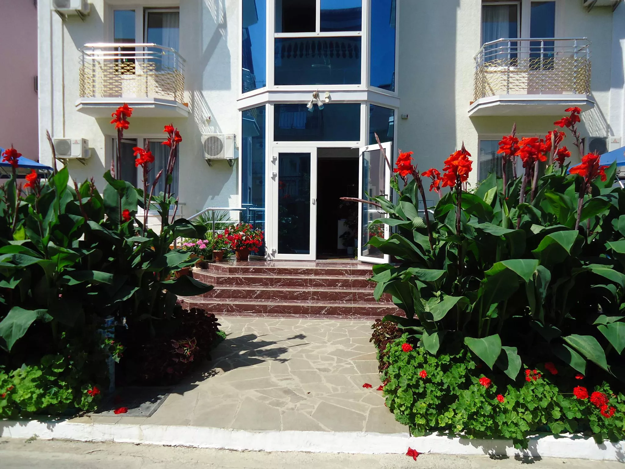 . Отель Коттедж № 32 Чудесный. Симферополь