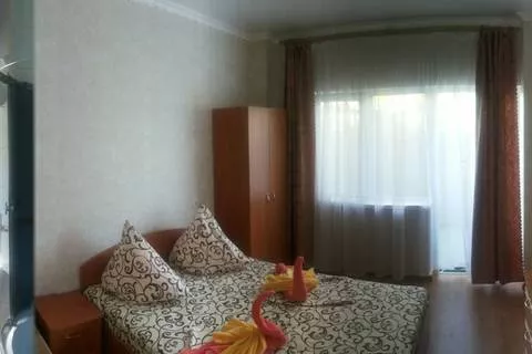 Трехместный номер с удобствами. Гостевой дом «Росинка». Алушта