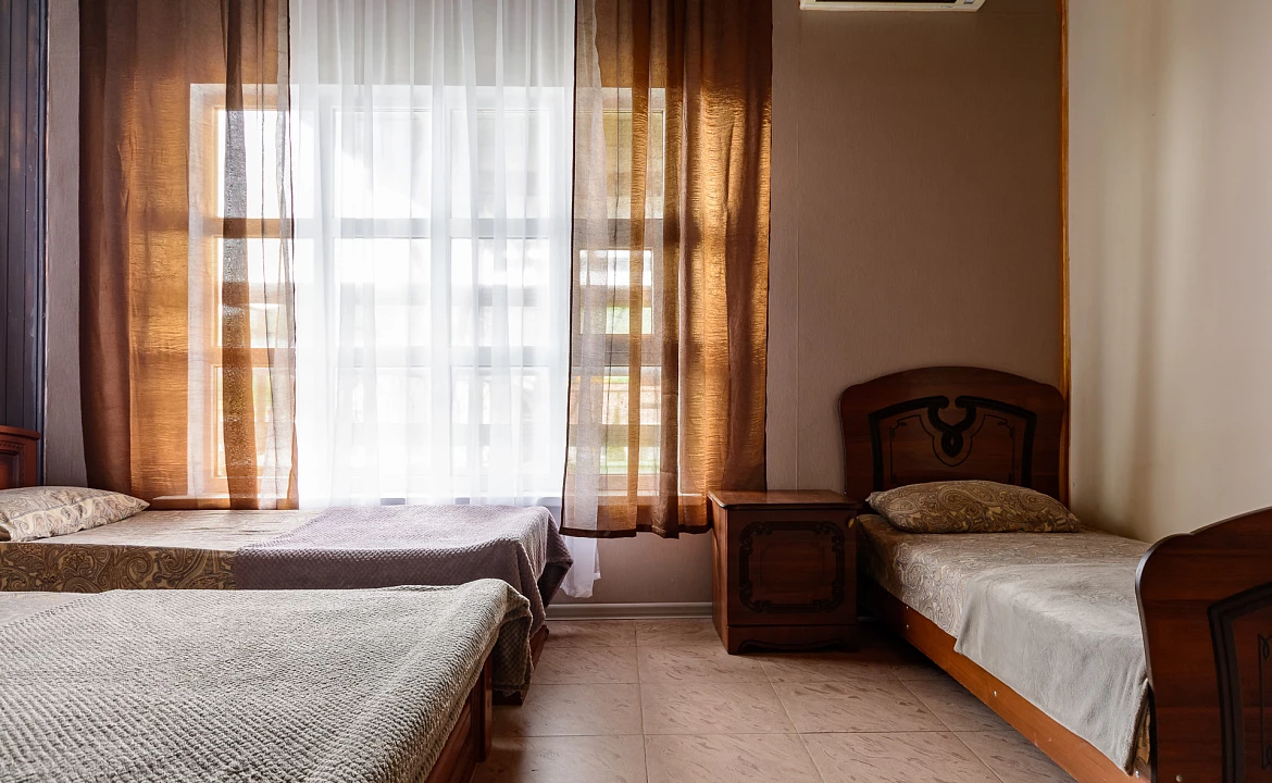 Пятиместный стандарт. Гостевой дом УЮТ на ул. Новороссийское шоссе 1/7. Джубга