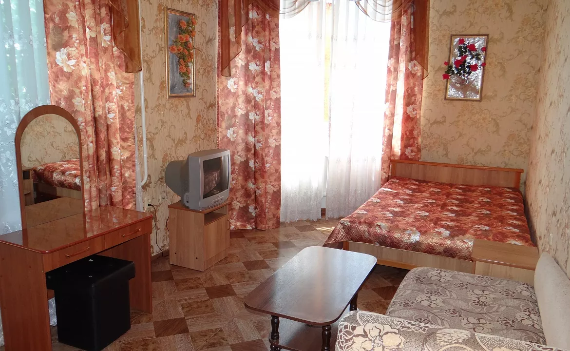 Трехместный номер класса стандарт со всеми удобствами. Гостевой дом "Ника" - Анапа. Анапа Трехместный номер класса стандарт со всеми удобствами. Гостевой дом "Ника" - Анапа. Анапа