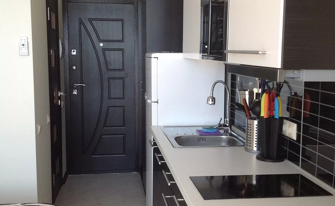 Полулюкс для двоих с видом на море. Квартира в многоквартирном доме Аппартаменты «Премьера». Чайка