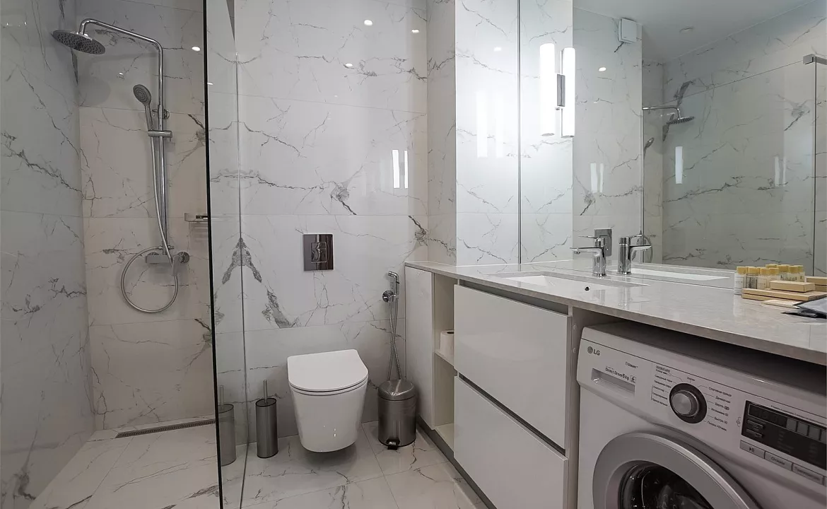 Люкс с отдельной спальней. Гостиница "The White Residence". Сочи