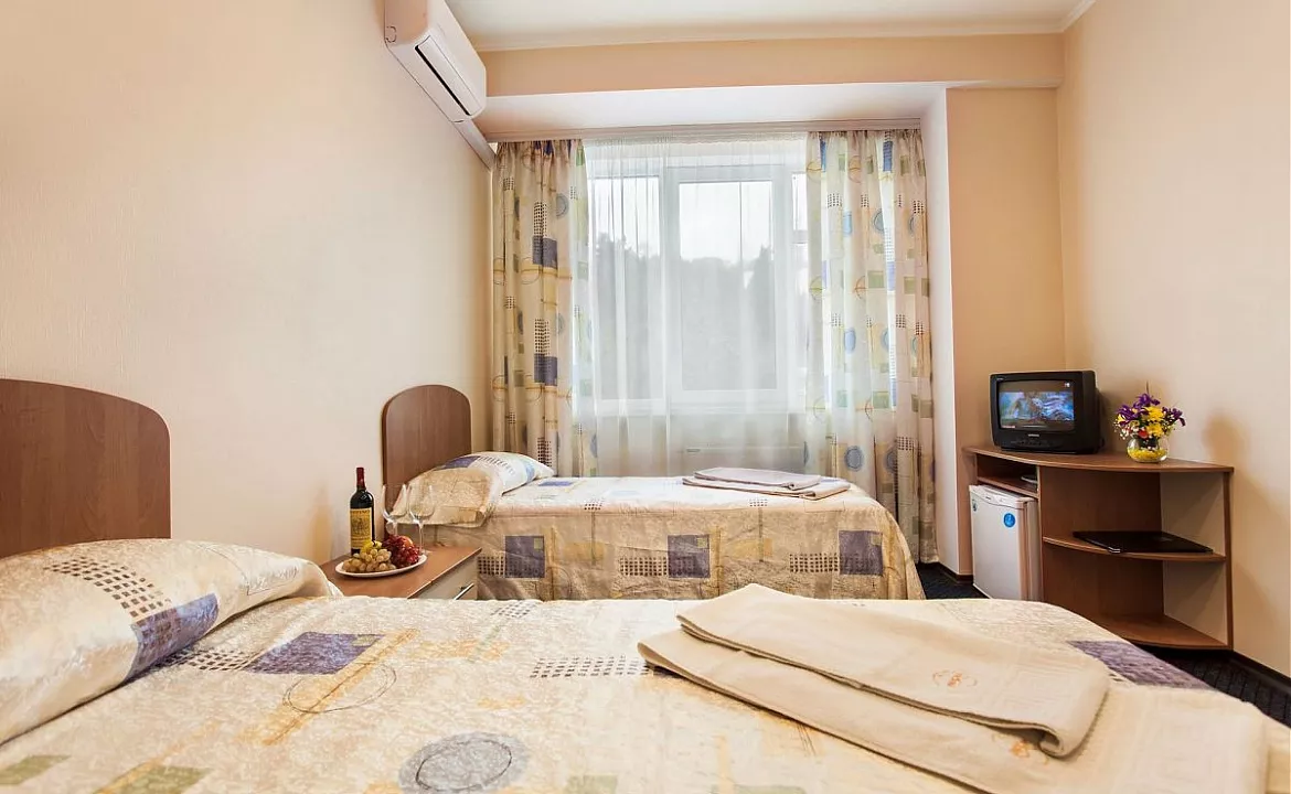 стандарт 2-комнатный семейный . Гостиница Дарсан. Ялта