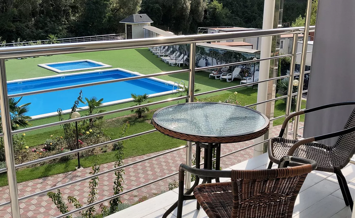 Стандарт с балконом вид на горы. Отель "РЕВЮ". Агой