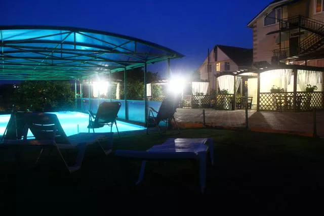 . Гостиница "Верона". Вардане