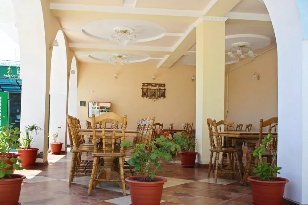 . Гостиница "Версаль". Лазаревское