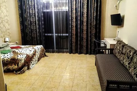 4-х местный номер «Люкс» (32 кв. метра). Гостевой дом "Лазаревское". Лазаревское