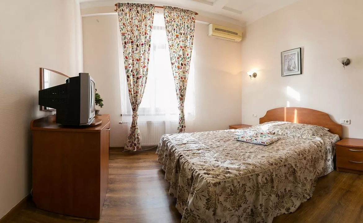 «Стандарт» № 1,2. Гостиница Аквилон. Алупка