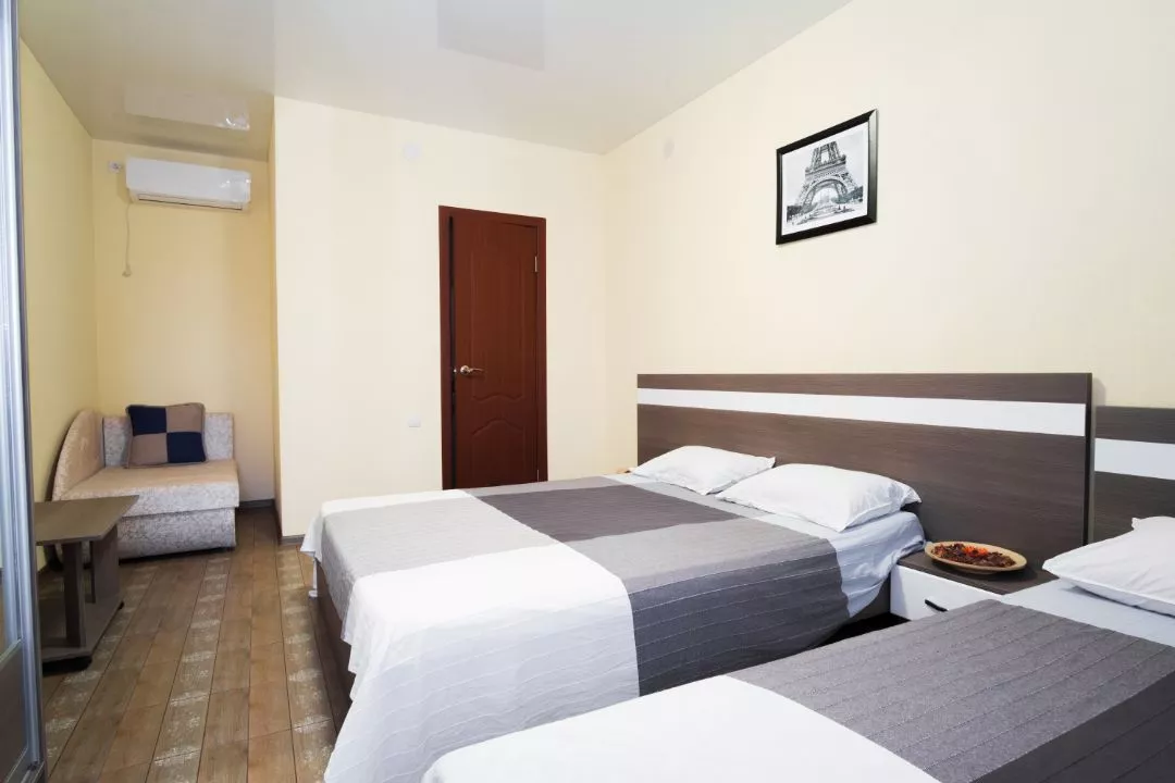 Стандарт 4-хместный. Гостиница Семейный очаг. Феодосия