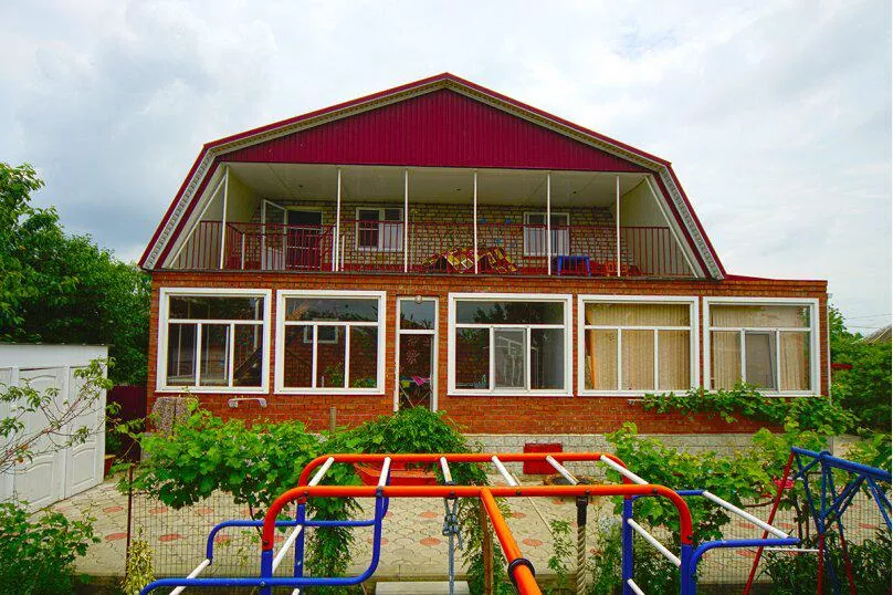 . Гостевой дом Ласточкино гнездо. Голубицкая