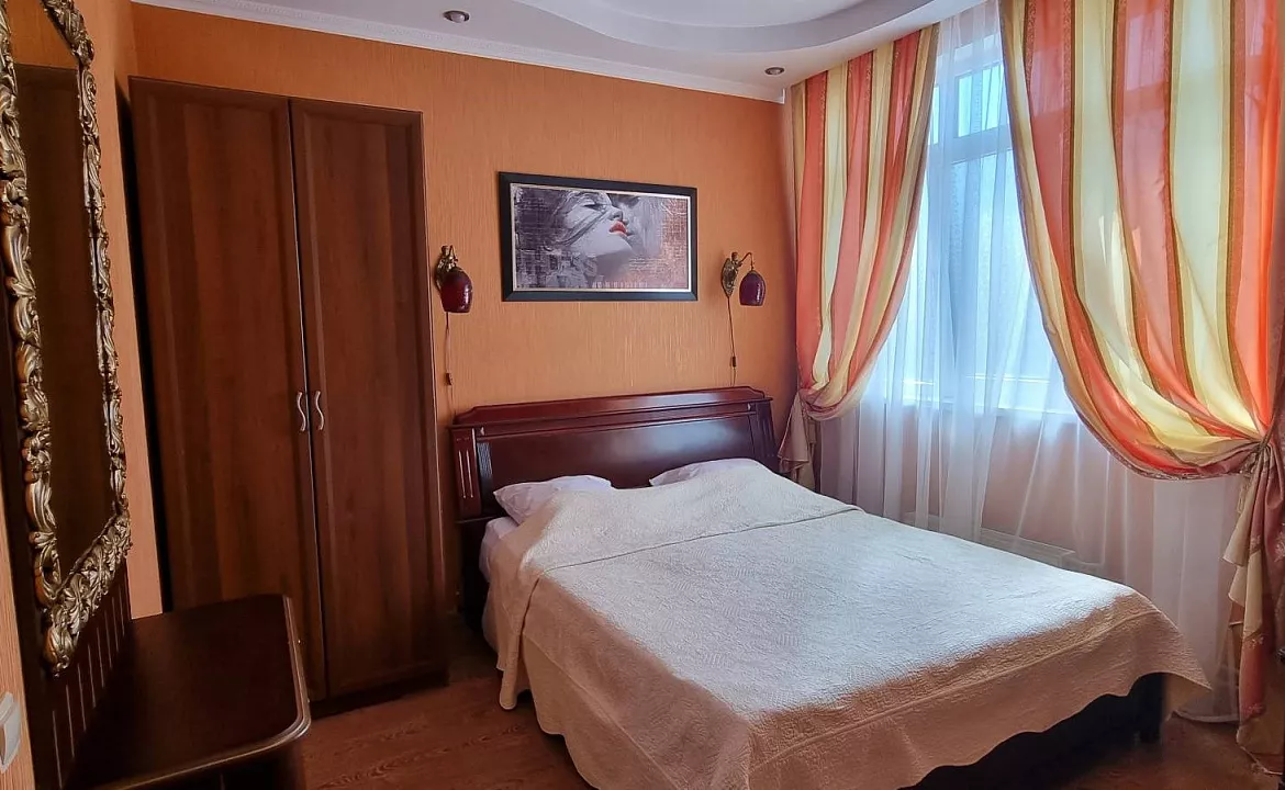 Двухместный номер с большой кроватью. Гостевой дом Золотая миля. Сочи