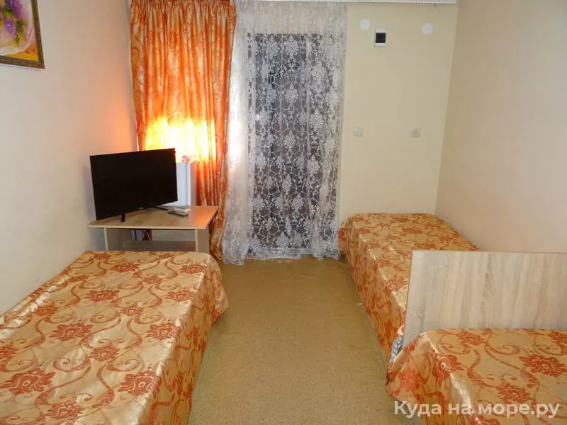 Трёхместный стандарт. Гостевой дом Жемчужина. Сухум