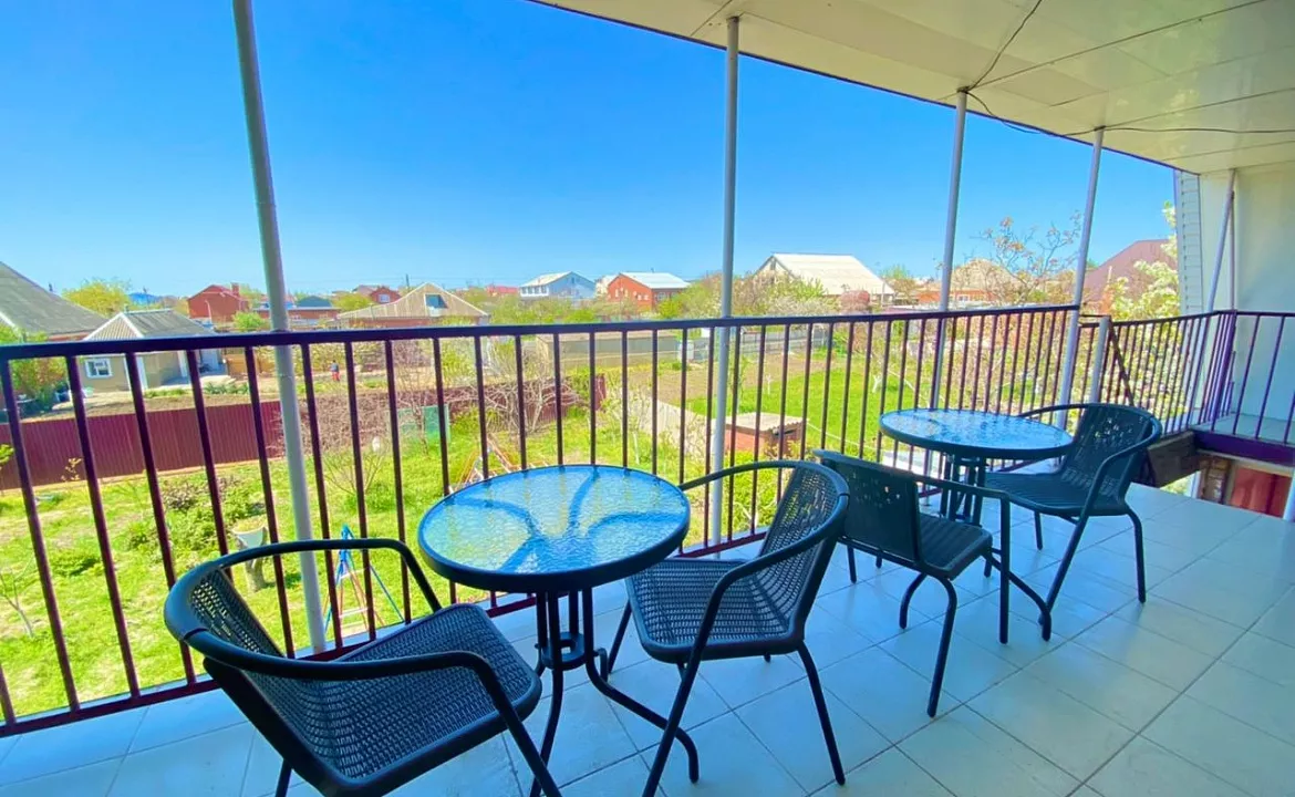 Пятиместный, двухкомнатный. Гостевой дом Ласточкино гнездо. Голубицкая