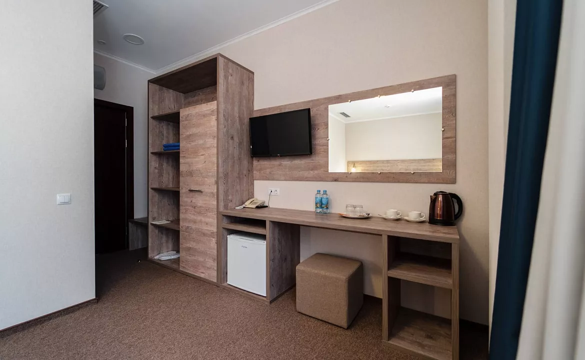 Стандартный двухместный номер с 1 двуспальной или 2 односпальными кроватями. Отель "Вилла Голубой залив". Симеиз