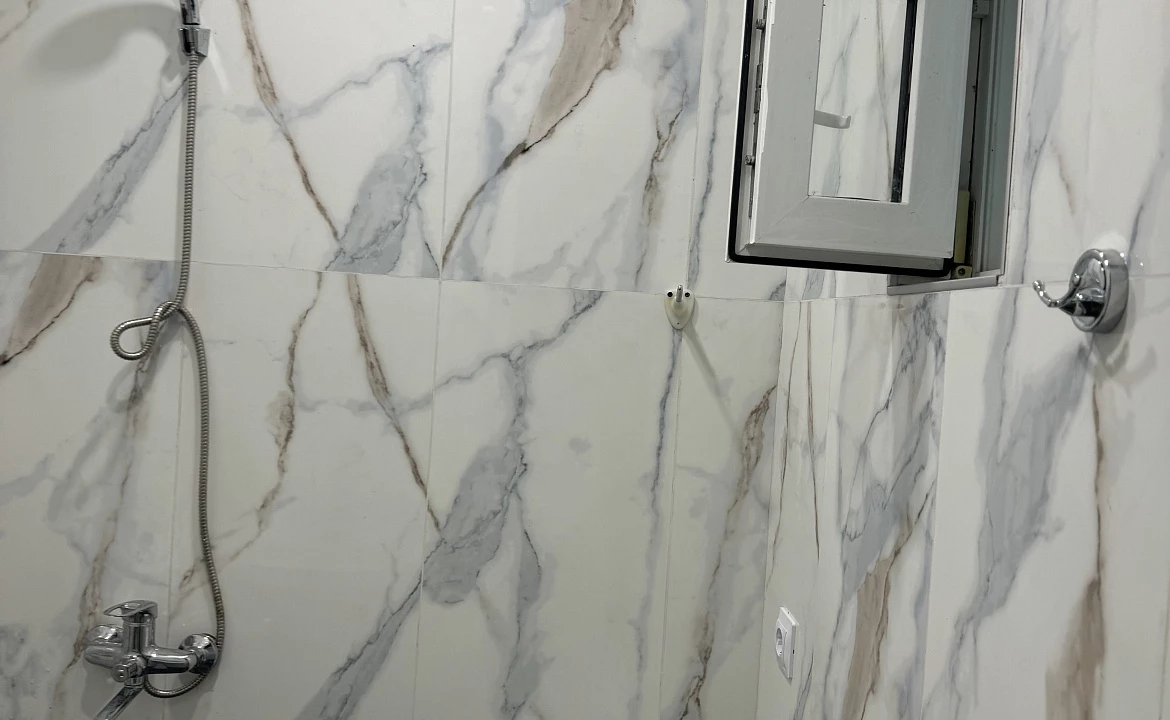 1 комнатный номер с балконом с видом на море . Гостевой дом "Пантера". Гагра