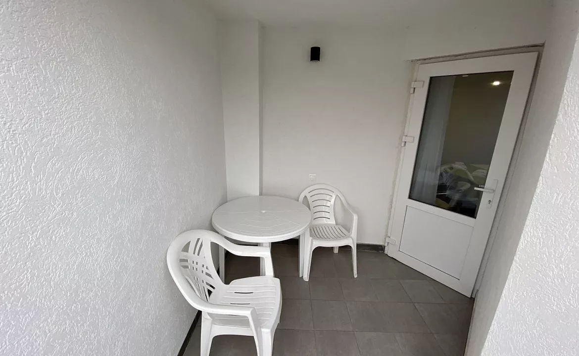 Улучшенный трехместный номер с 1 кроватью или 2 отдельными кроватями и креслом-кроватью. Отель BLUE MARINE HOTEL. Адлер