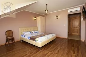 Двухместный номер на 3 этаже. Гостевой дом "Фонарь и Мельница". Береговое