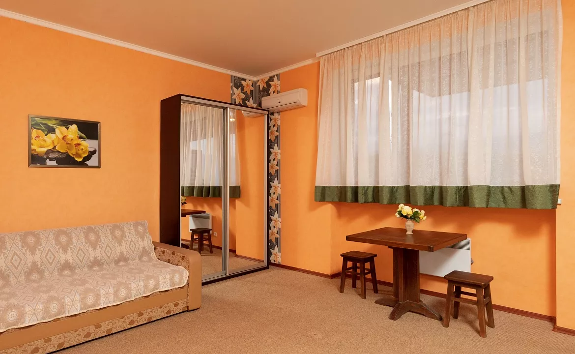 Семейный трехкомнатный (вид на море). Эллинги "KATRIN". Орджоникидзе