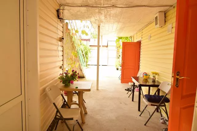 . Гостевой дом «Квартирки у моря» (кухня в номере). Вардане