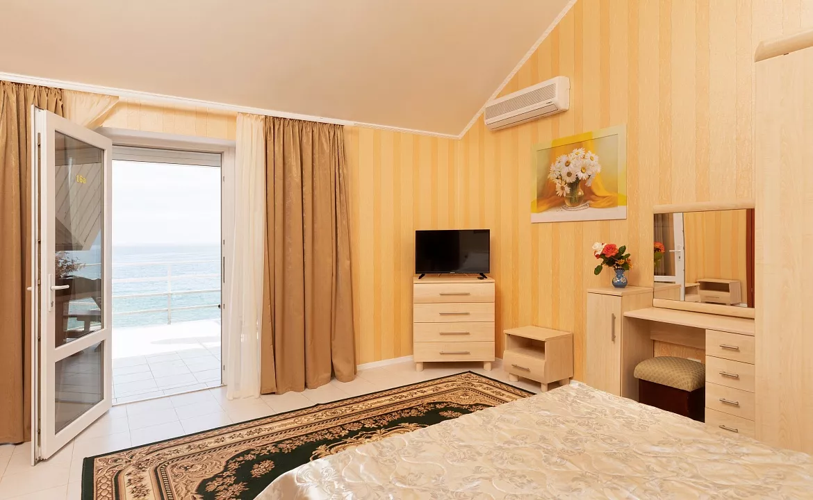 Апартаменты двухкомнатные (вид на море). Эллинги "KATRIN". Орджоникидзе