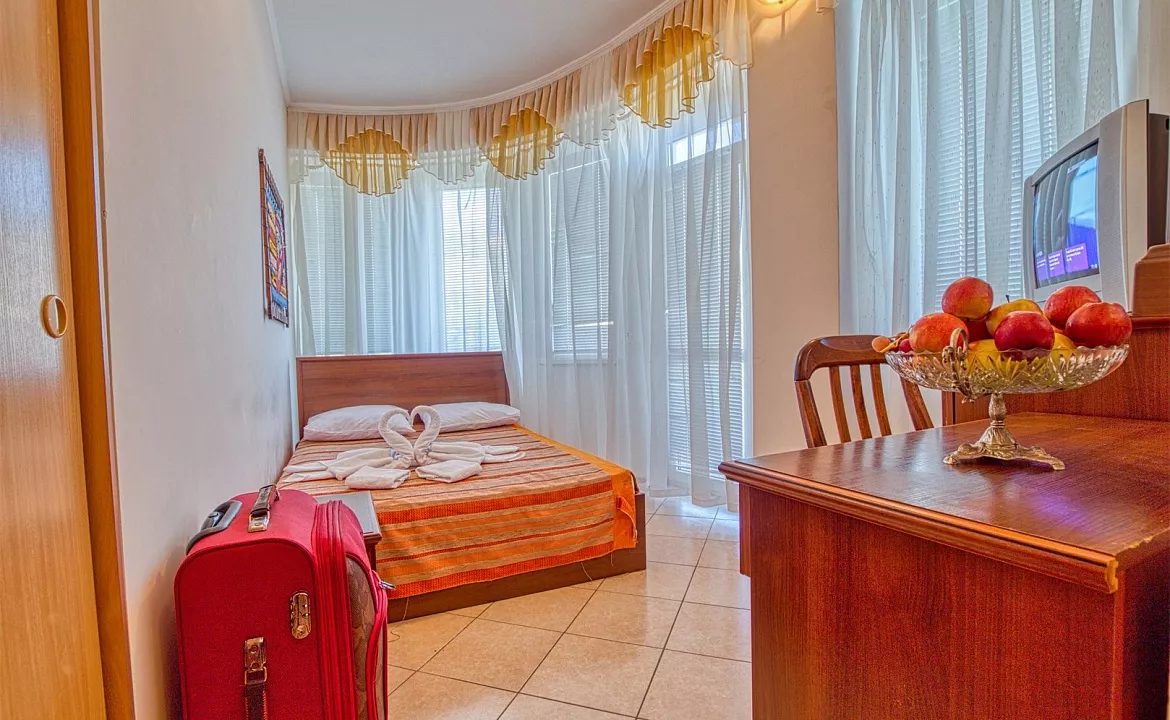 Стандарт (вид на горы). Отель «Интер». Утёс