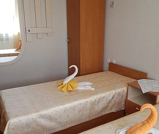 2х местный  комфорт с раздельными кроватями. Гостиница "Водолейчик". 