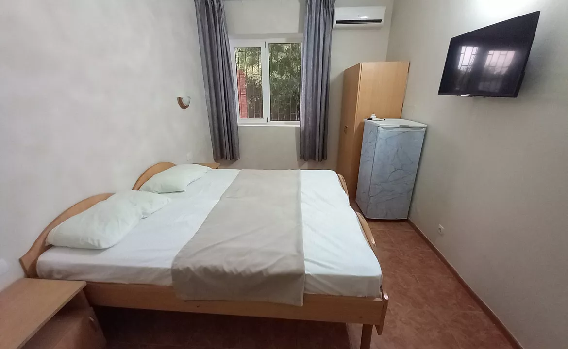 Эконом двухместный номер с видом на горы. Гостиница Тёплый берег. Лоо