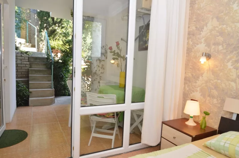 2-КОМНАТНЫЙ НОМЕР С КУХНЕЙ. Пансионат "Вилла-Луиза". Рыбачье