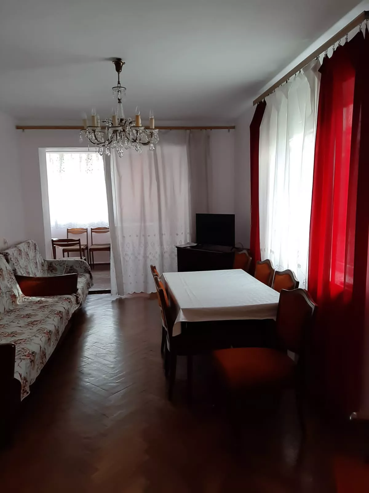 . Квартира в многоквартирном доме 3-х комнатная квартира со всеми удобствами в Новом Афоне . Новый Афон