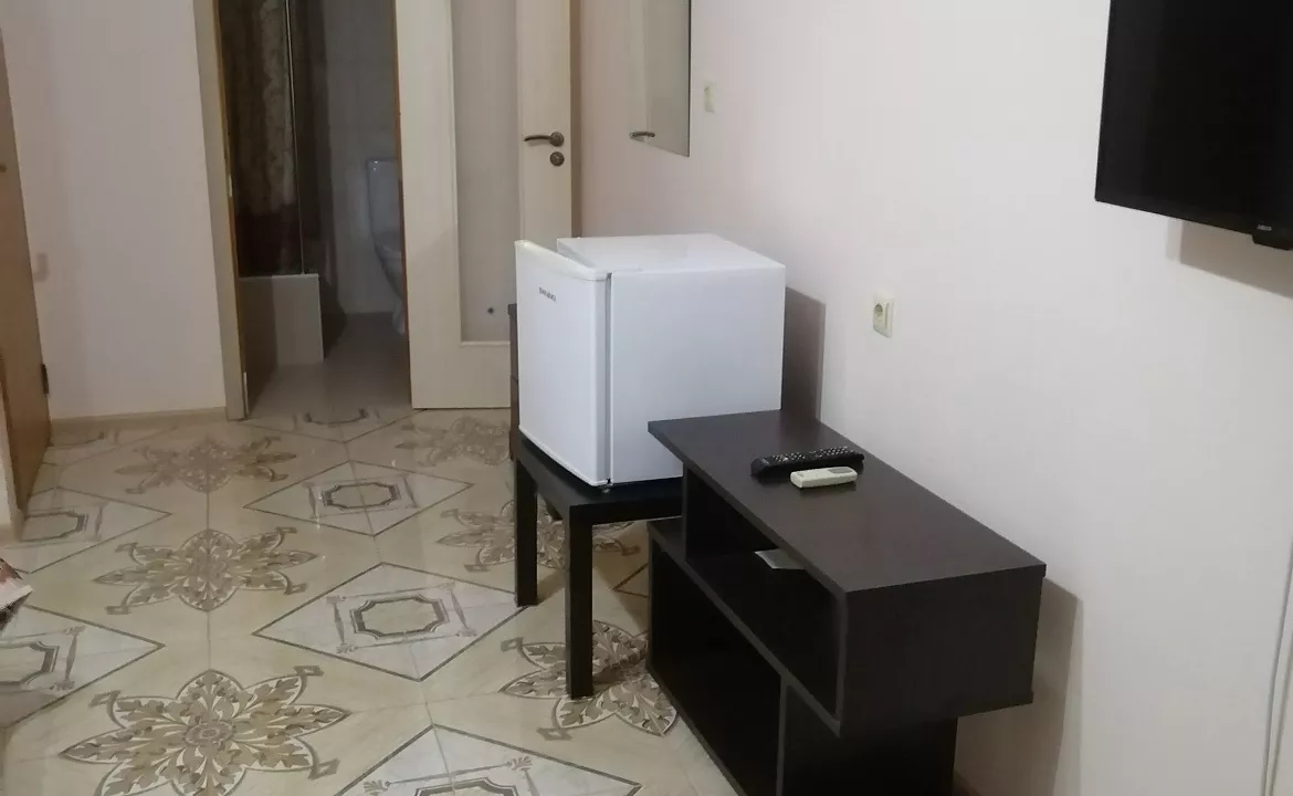 Трёхместный номер на 4-м этаже. Гостевой дом "РОМАНТИКА". Лазаревское