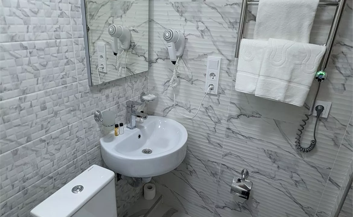 Номер стандарт с балконом. Отель "СЕНАТОР". Сочи