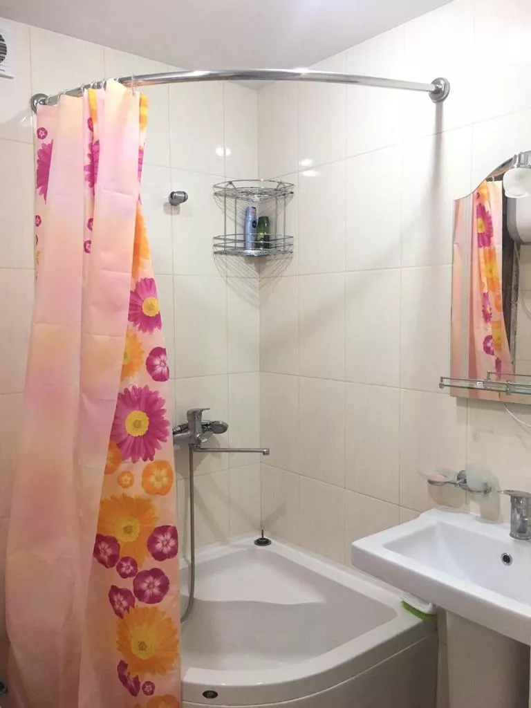 . Квартира в многоквартирном доме Однокомнатная квартира - Сухум. Сухум