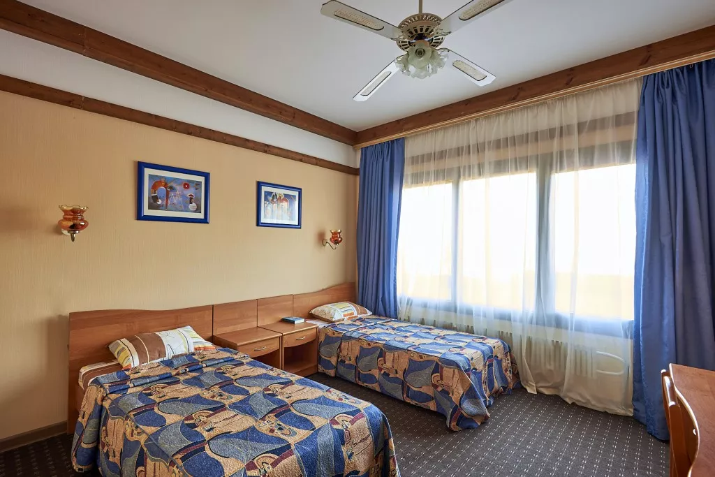 «Сьют макси» - трехкомнатный номер с лоджией. Пансионат "Лад" ★★★. Макопсе «Сьют макси» - трехкомнатный номер с лоджией. Пансионат "Лад" ★★★. Макопсе