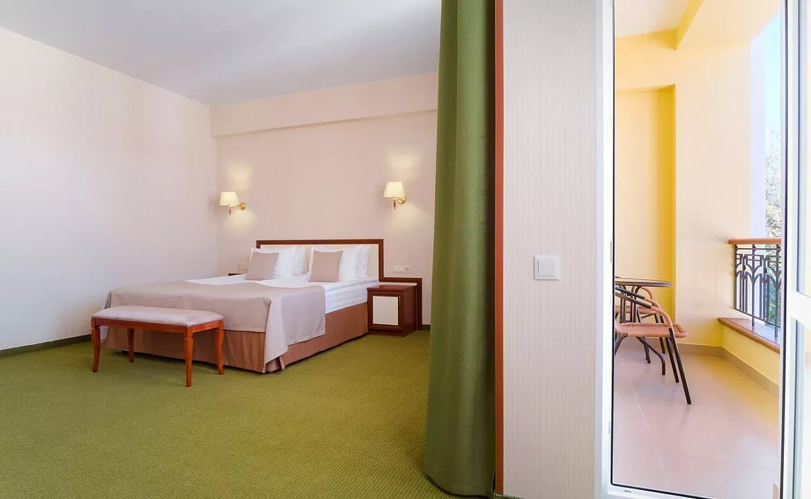 Джуниор. Отель  «ГРЕЙ ИНН». Феодосия