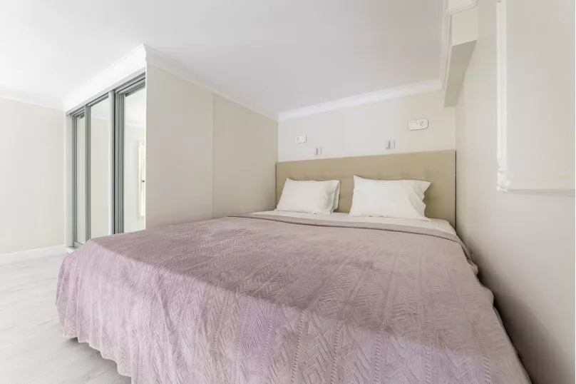 Двухуровневые апартаменты. Квартира в многоквартирном доме Апартаменты ЖК «Красная площадь». Сочи