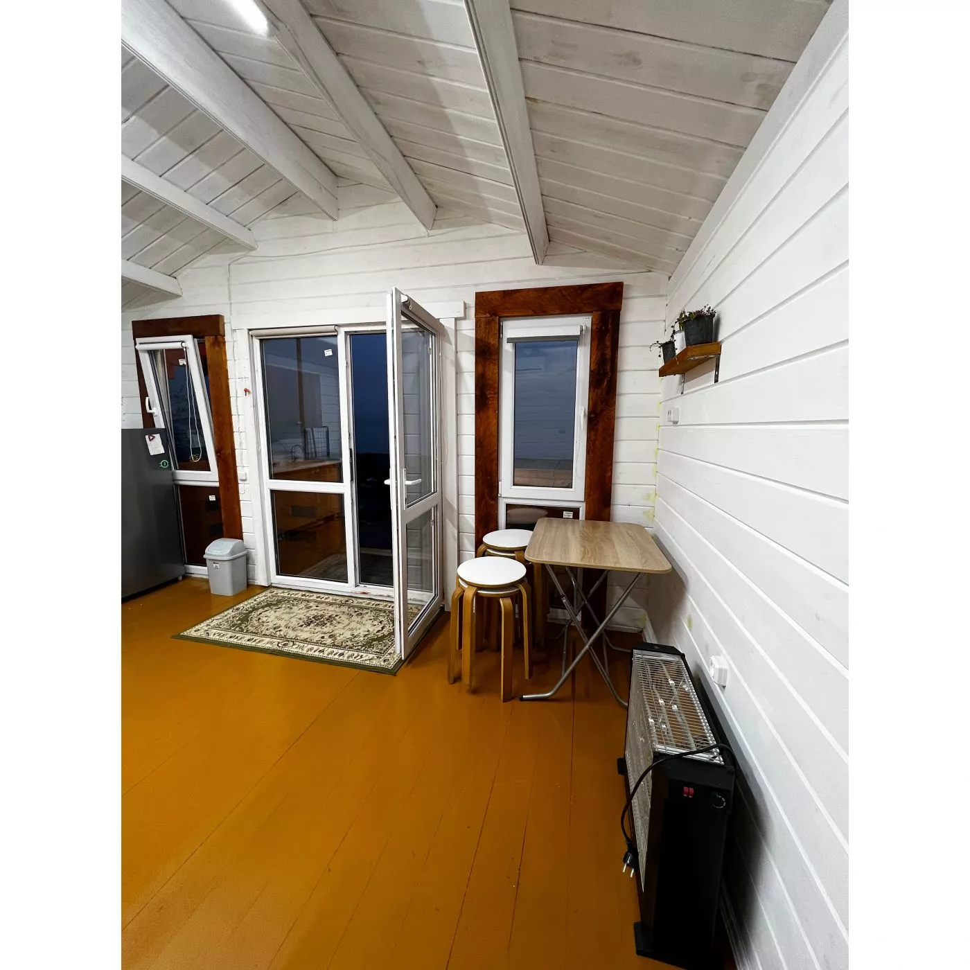 . Коттеджи на берегу моря со всеми удобствами . Сухум