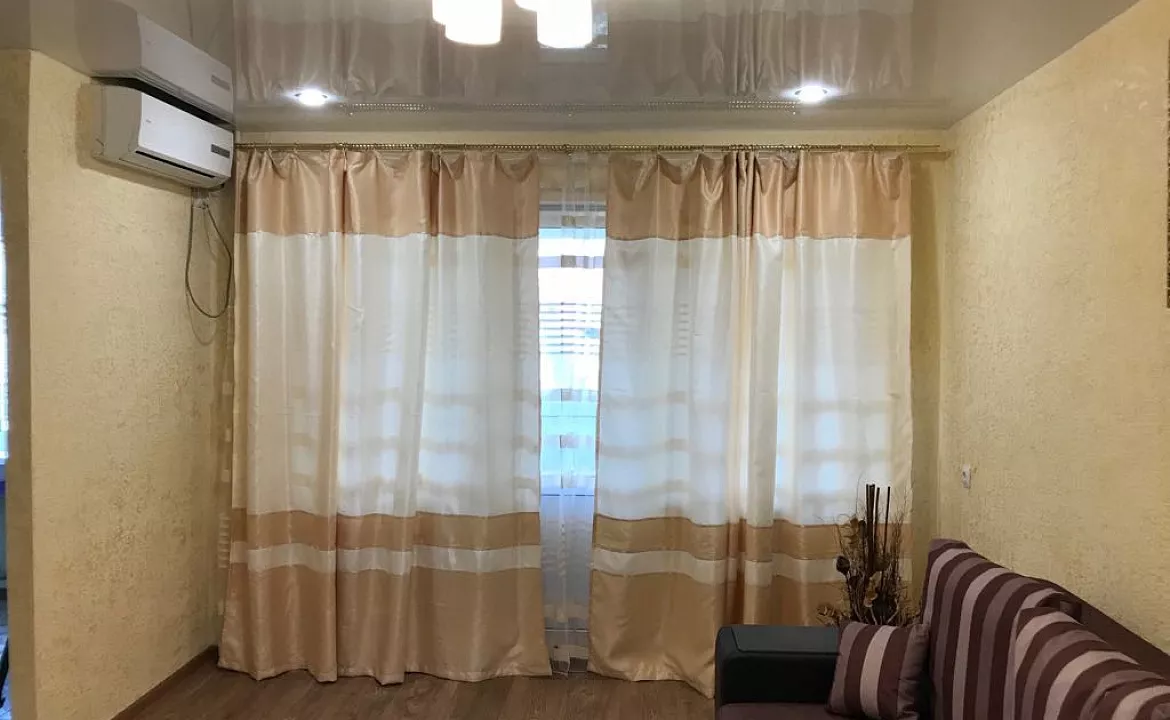 2х комнатная квартира. Квартира в многоквартирном доме 2х комнатная у моря Лазарева 52. Лазаревское