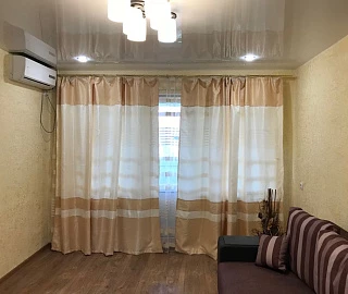 2х комнатная квартира. Квартира в многоквартирном доме 2х комнатная у моря Лазарева 52. 