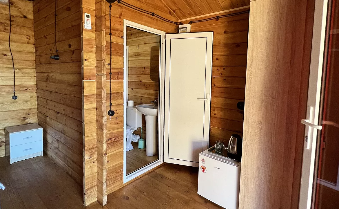 Дом на берегу моря. База отдыха Сосновый бор. Сухум