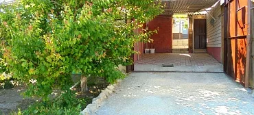 Дом под ключ  Отдельный трехкомнатный дом со своим закрытым двором и гаражом без хозяев. Дом под ключ  Отдельный трехкомнатный дом со своим закрытым двором и гаражом без хозяев.