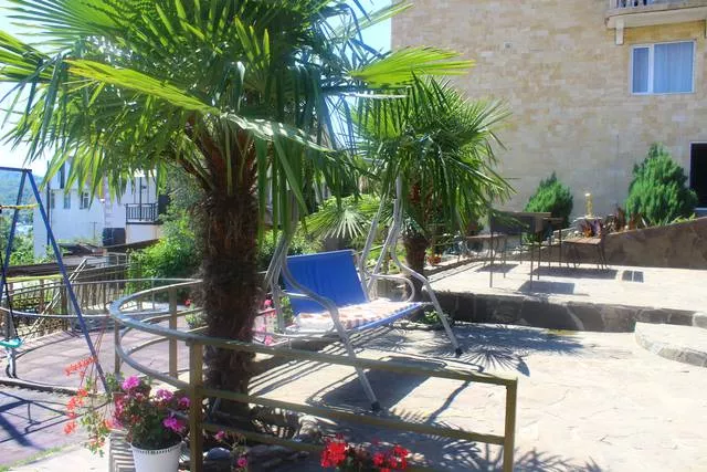 . Гостиница "Верона". Вардане