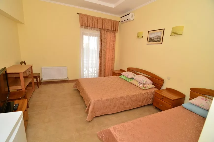 Стандартный номер на 2-эт 2-х местный 1-комнатный с балконом. Отель «Перчем». Судак