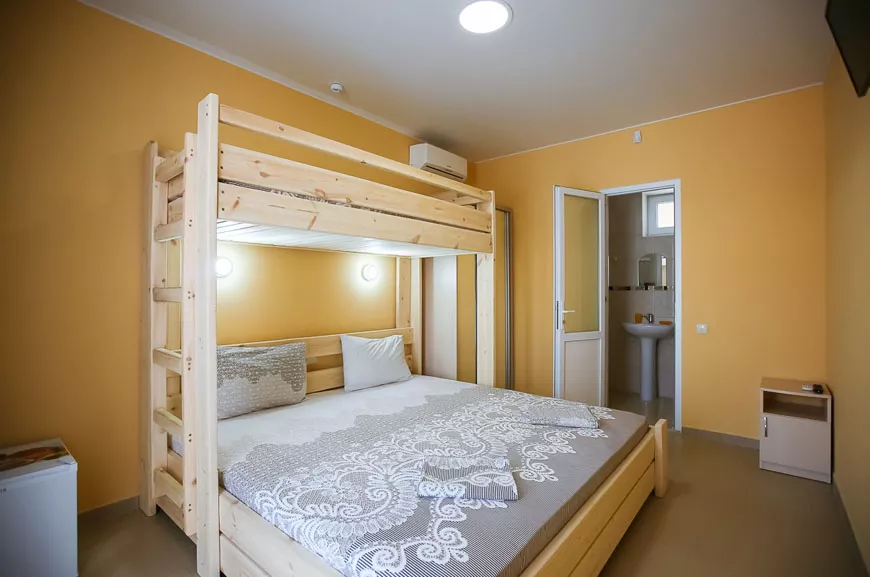 2-местный номер со вторым ярусом. Гостевой дом "Coral". Саки