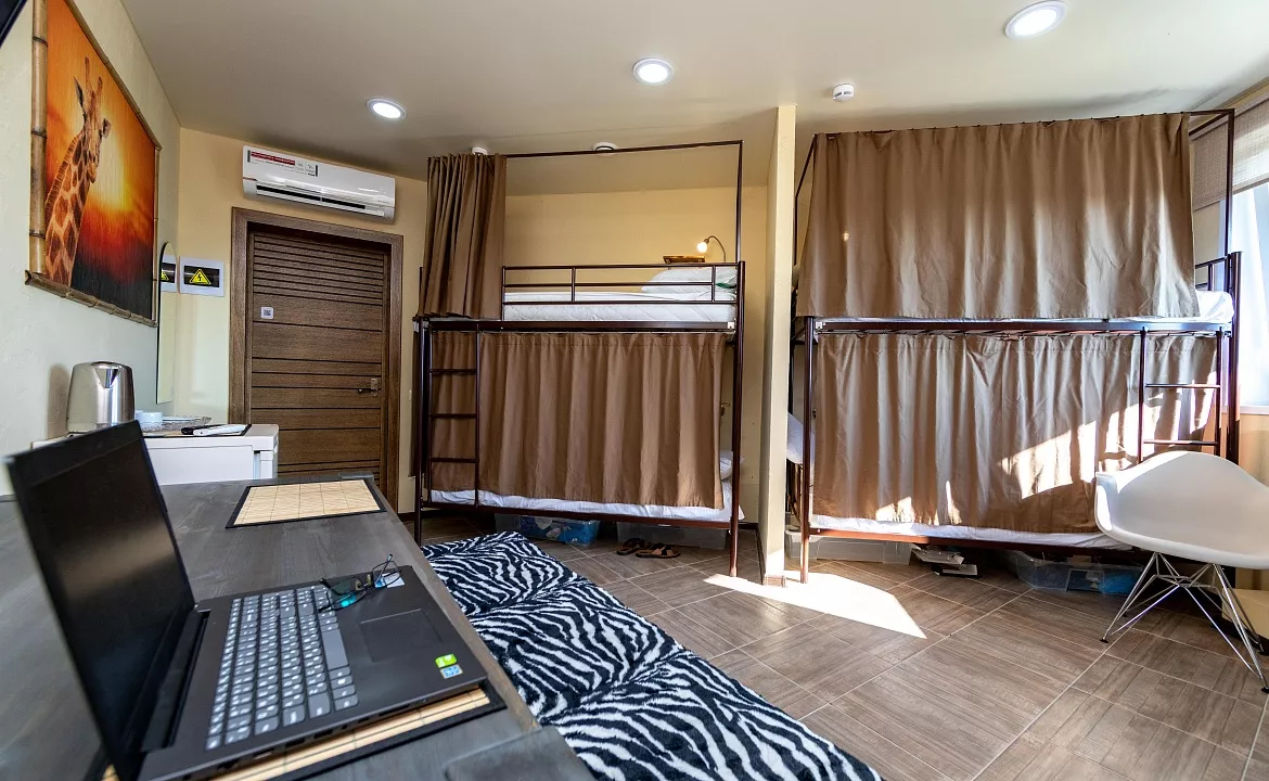 Кровать в общем 4-местном номере для мужчин и женщин. Хостел Bamboo Hotel. Адлер