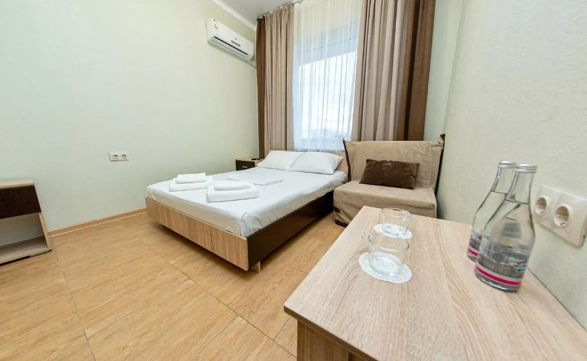 Трехместный стандарт. Гостиница "Центральная". Анапа